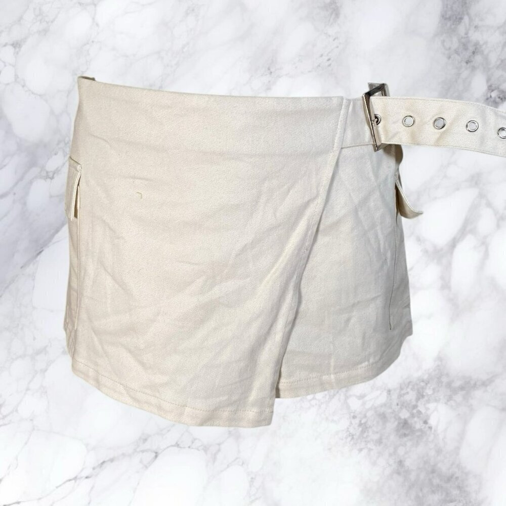 Superdown Georgia Cargo Skort in Beige - Picture 2 of 6